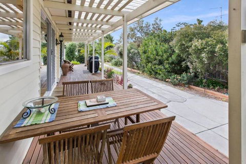Sama Sama Walking Distance To Town & Water - Accommodation Redcliffe 6