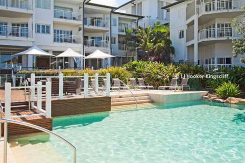 RESORT On The BEACH 5215 OCEAN GLIMPSES - Accommodation Redcliffe 6