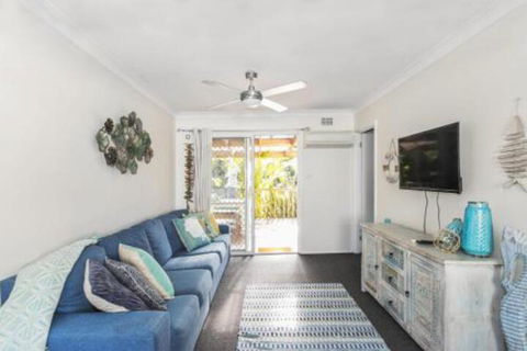 MOLLYMOOK BEACH COTTAGE - Accommodation Redcliffe 4