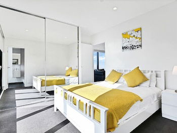 MJ Shortstay Apartments - Platinum Tower - Accommodation Redcliffe 2