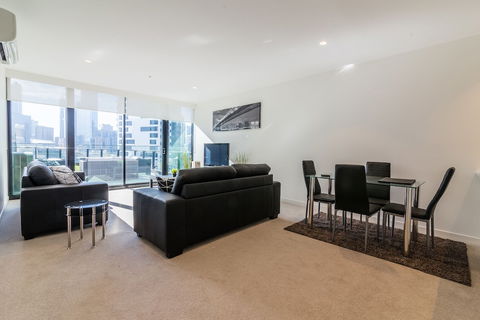 MJ Shortstay Apartments - Platinum Tower - Accommodation Redcliffe 5