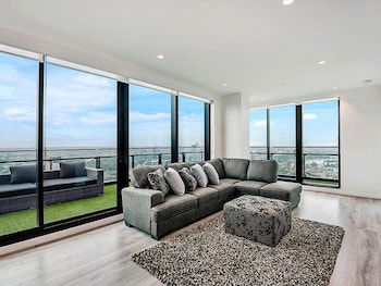 MJ Shortstay Apartments - Platinum Tower - Accommodation Redcliffe 1