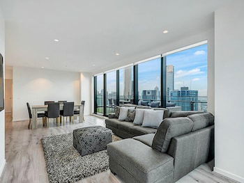 MJ Shortstay Apartments - Platinum Tower - Accommodation Redcliffe 4