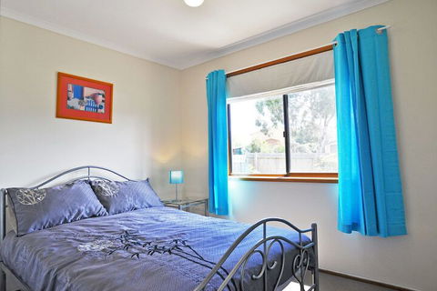 Alwyns By THE SEA PET Friendly - Accommodation Redcliffe 5