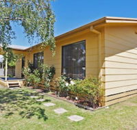 Alwyns by THE SEA PET Friendly - Accommodation Redcliffe