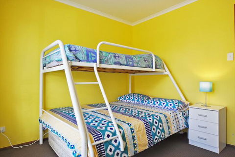 Alwyns By THE SEA PET Friendly - Accommodation Redcliffe 1