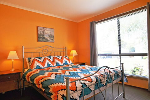 Alwyns By THE SEA PET Friendly - Accommodation Redcliffe 3