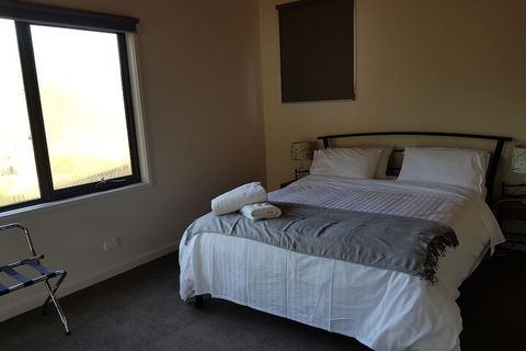 Moondance Lodge - Accommodation Redcliffe 5
