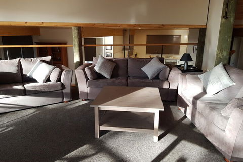 Moondance Lodge - Accommodation Redcliffe 7