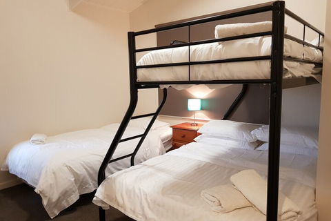 Moondance Lodge - Accommodation Redcliffe 6