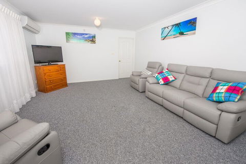 Ajax Avenue 2 / 35 Nelson Bay - Accommodation Redcliffe 6
