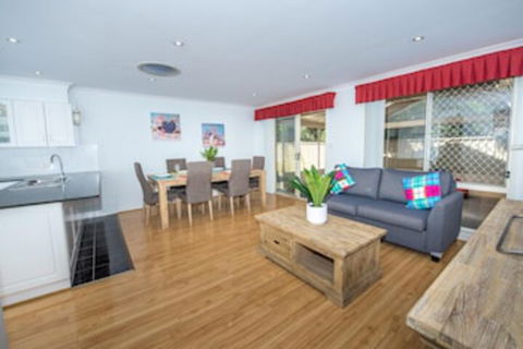 Ajax Avenue 2 / 35 Nelson Bay - Accommodation Redcliffe 0