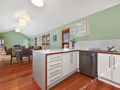 Family Friendly Weatherboard Cottage - Accommodation Redcliffe 0