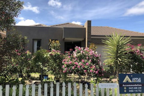 Apple House - Accommodation Redcliffe 0