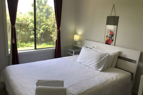 Apple House - Accommodation Redcliffe 4