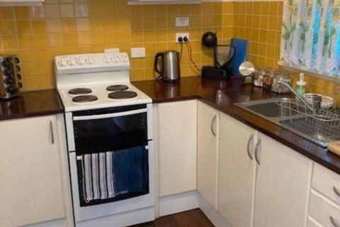 Miramar Cottage - Accommodation Redcliffe 5