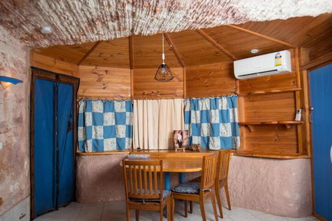 Alis Underground - Accommodation Redcliffe 4