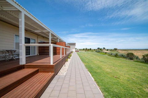 Coastal Lodge - Accommodation Redcliffe 5