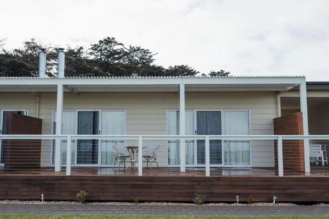 Coastal Lodge - Accommodation Redcliffe 2