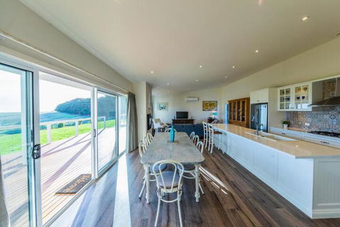 Coastal Lodge - Accommodation Redcliffe 6