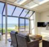 Whispering Sands 10 Sandy Point Road Luxury waterfront home with aircon WIFI  Foxtel - Accommodation Redcliffe