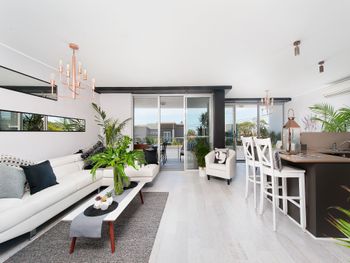 Scandie Haven At Fingal Bay - Accommodation Redcliffe 0