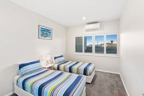 Boulder Bay Rd 2 / 2 Fingal Bay - Accommodation Redcliffe 3