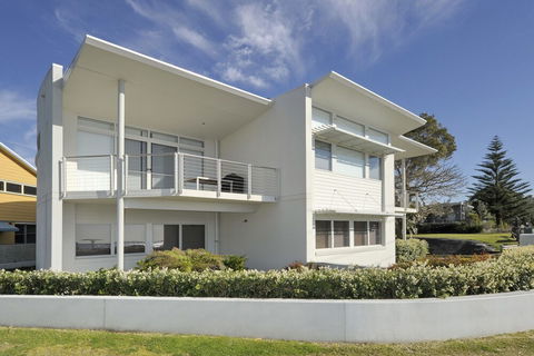 Boulder Bay Rd 2 / 2 Fingal Bay - Accommodation Redcliffe 1
