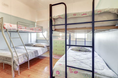 Beacon Cottage - Accommodation Redcliffe 3