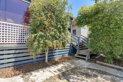Beacon Cottage - Accommodation Redcliffe 0