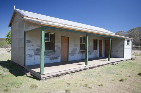 Brackens Hut - Accommodation Redcliffe 0