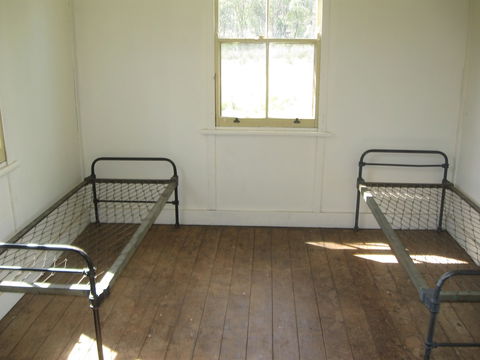 Brackens Hut - Accommodation Redcliffe 2