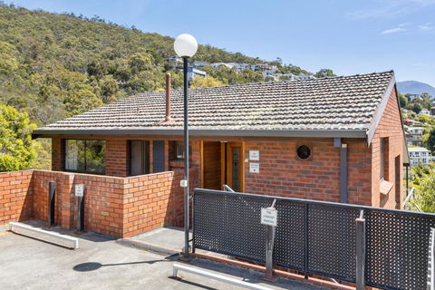 The Lookout - Accommodation Redcliffe 4