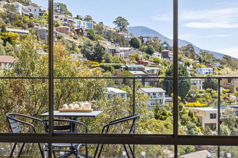 The Lookout - Accommodation Redcliffe 1