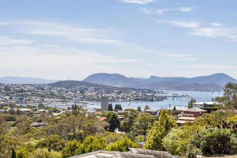 The Lookout - Accommodation Redcliffe 5