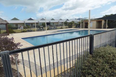 Seafront Unit 60 - Accommodation Redcliffe 1