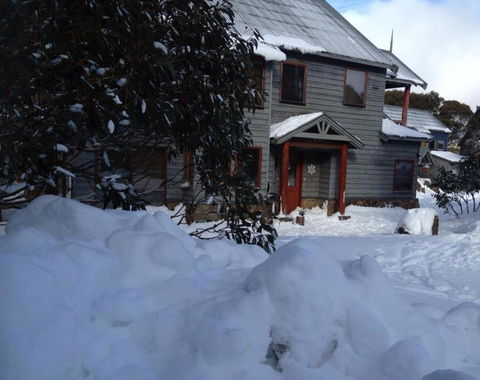 Snowmass Chalet - Accommodation Redcliffe 6