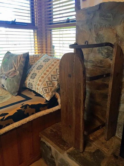 Snowmass Chalet - Accommodation Redcliffe 5