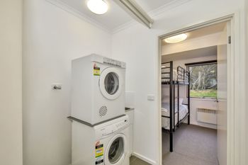 Crooked 1 - Accommodation Redcliffe 4