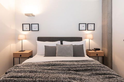 Luxury East Melbourne Apartment - Accommodation Redcliffe 3