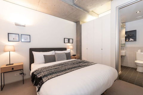 Luxury East Melbourne Apartment - Accommodation Redcliffe 6