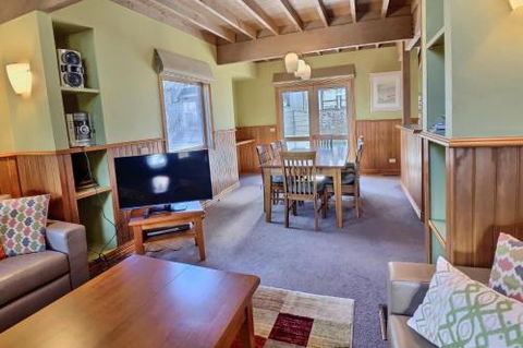 Mountain Mist - Accommodation Redcliffe 6