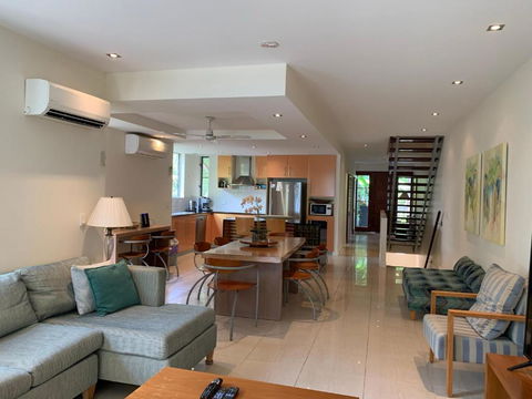 Beach House Apartment 1 - Accommodation Redcliffe 3
