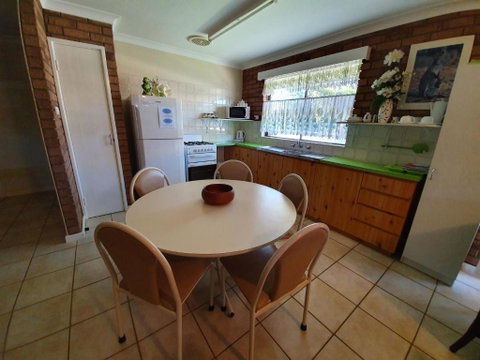 Ocean Beach Chalet 15 - Accommodation Redcliffe 5