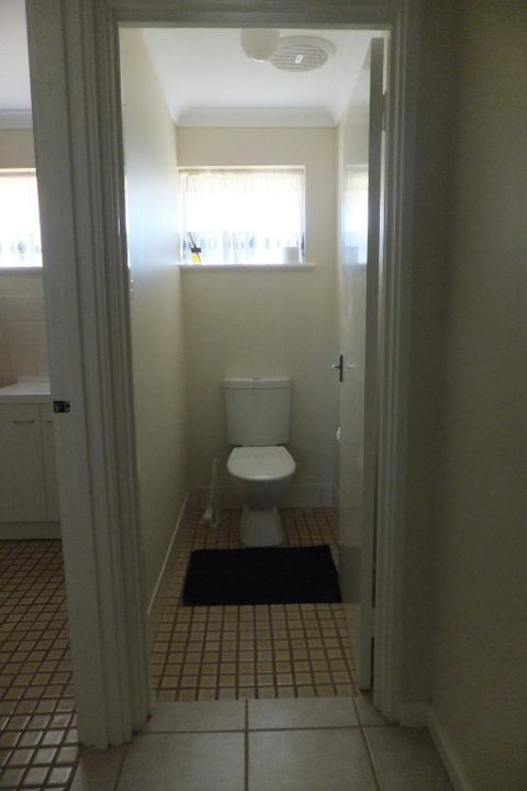 Ocean Beach Chalet 15 - Accommodation Redcliffe 4