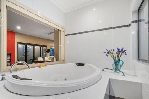 About Time Retreats Studio Seven - Accommodation Redcliffe 2