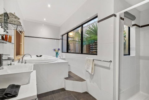 About Time Retreats Studio Seven - Accommodation Redcliffe 6