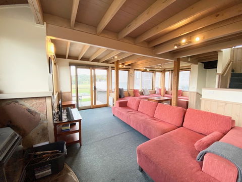 Powderkeg - Accommodation Redcliffe 5