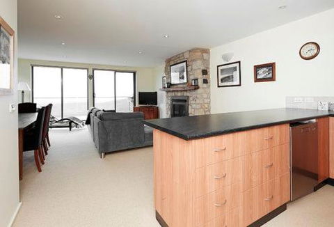 Candoux 4 - Accommodation Redcliffe 5