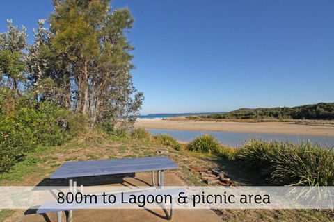 Berrara Lagoon Front Chalet - Accommodation Redcliffe 1